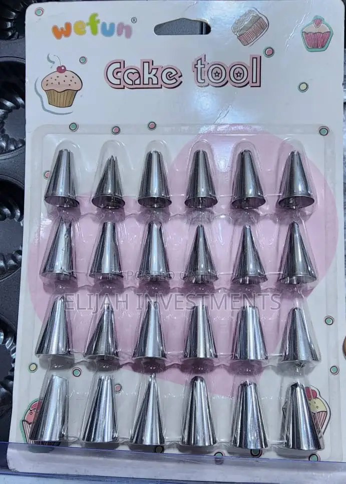 A Bakers Kids Wold 24 Pc Nozzle With Cuppler Cake
