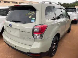 Photo - Subaru Forester 2.0XT Touring AWD 2017 Gold