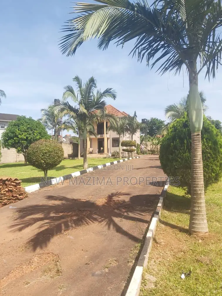 4bdrm Mansion in Ntebe Rd Kitende, Division A for sale