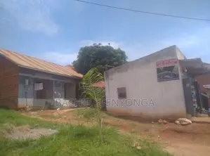 9bdrm House in Makindye for sale