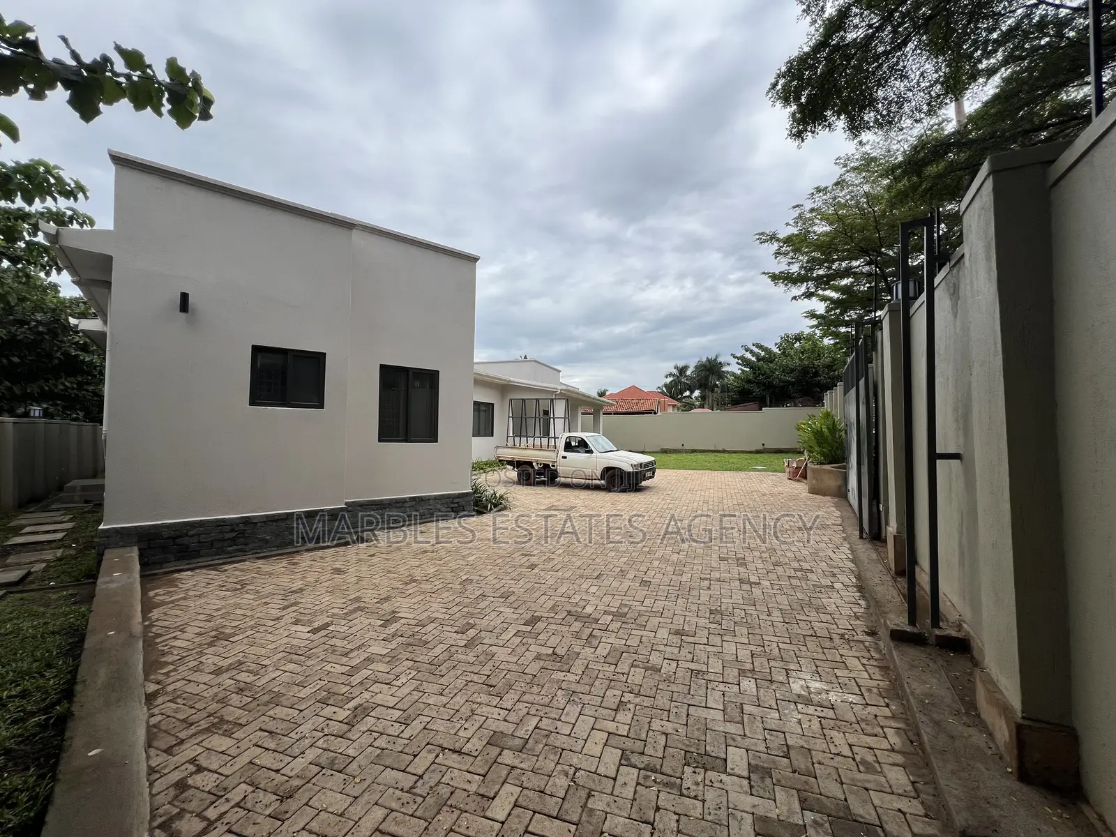 Furnished 3bdrm Apartment in Bugolobi, Central Division for sale
