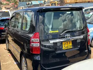 Toyota Noah 2.0 143hp AWD (8 Seater) 2011 Black