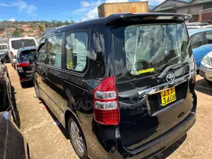 Toyota Noah 2.0 143hp AWD (8 Seater) 2011 Black