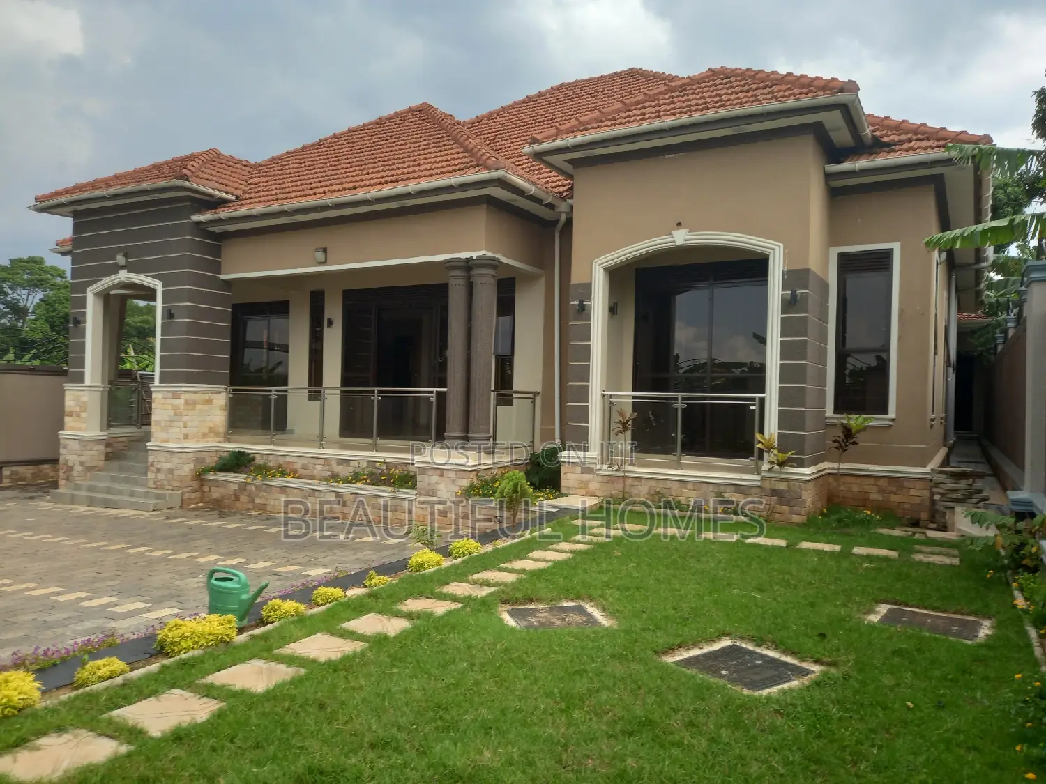 Furnished 5bdrm House in Kira for sale