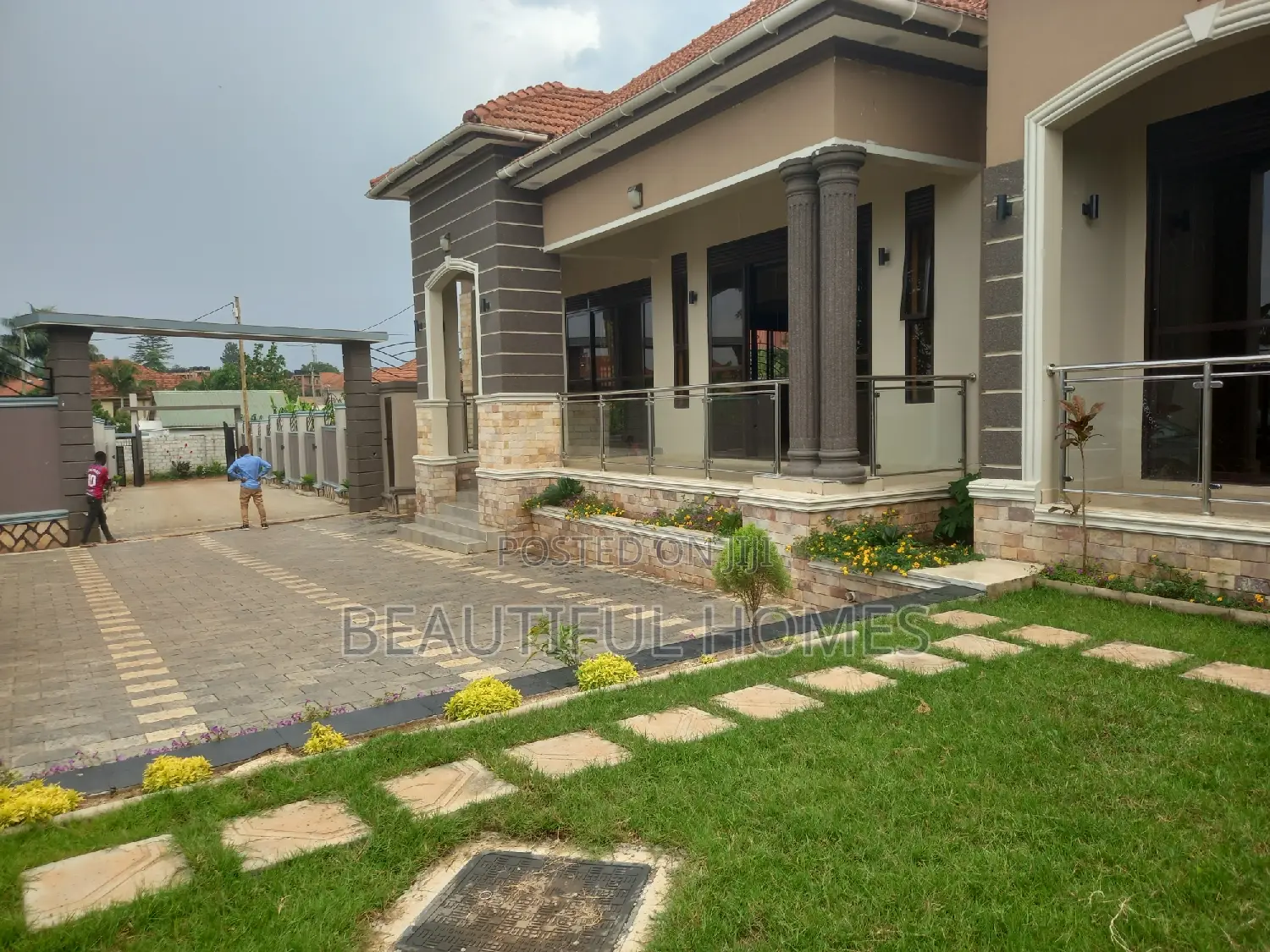 Furnished 5bdrm Bungalow in Kira for sale