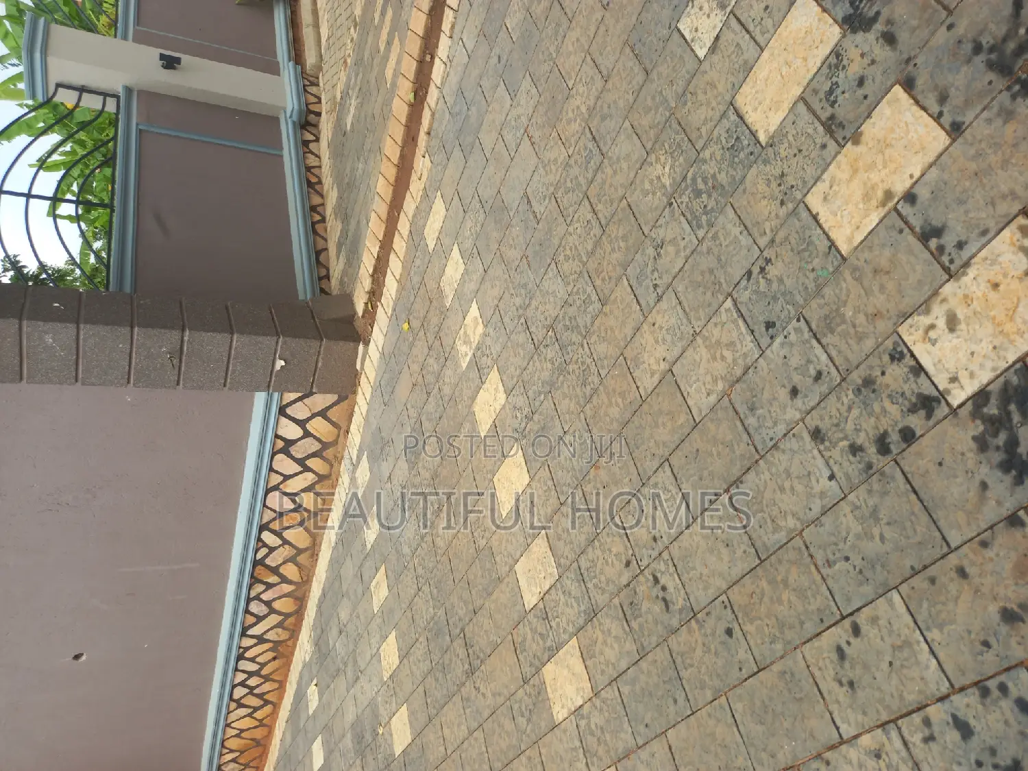 Furnished 5bdrm Bungalow in Kira for sale