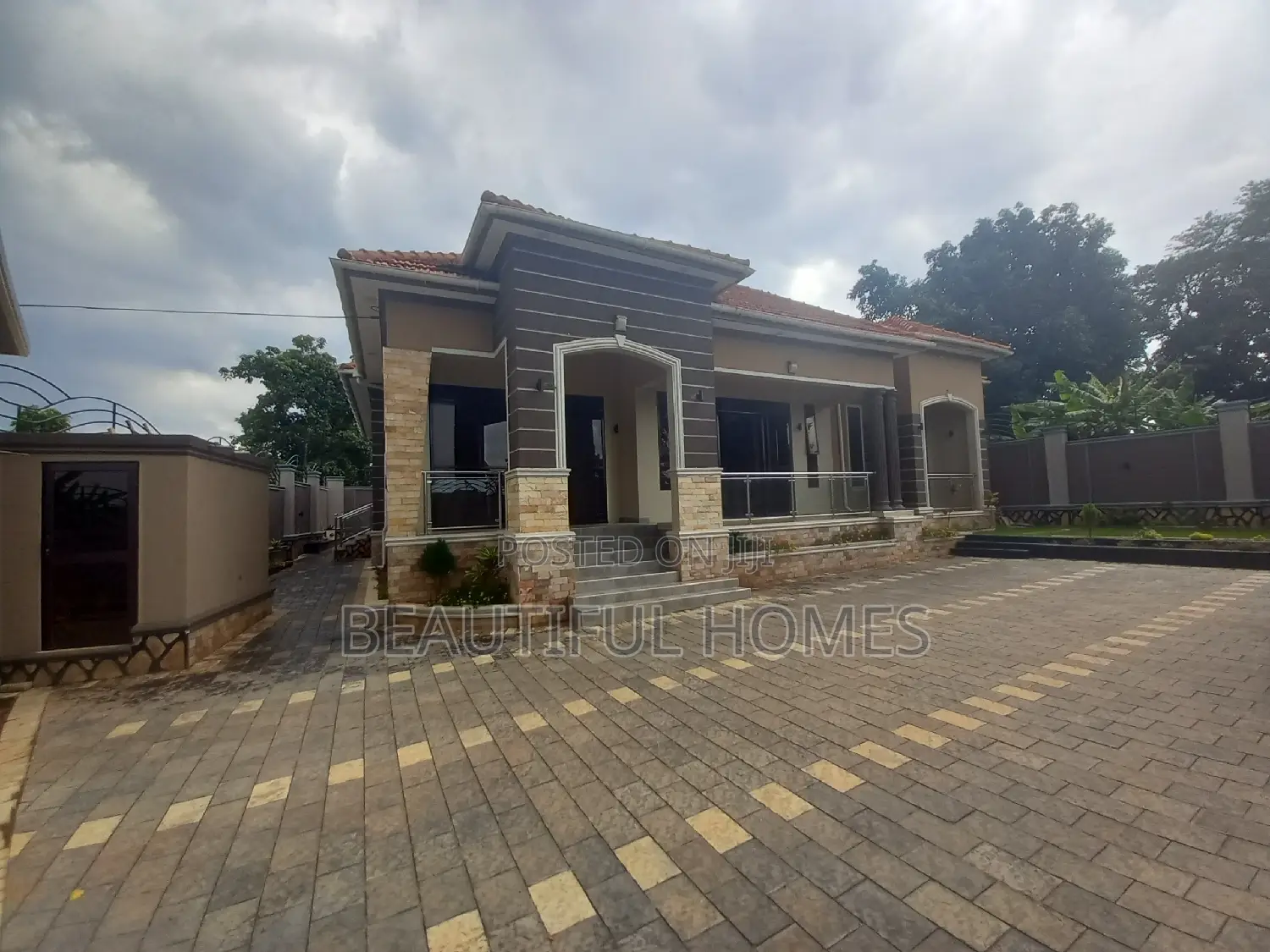 Furnished 5bdrm House in Kira Ministers, Central Division for sale