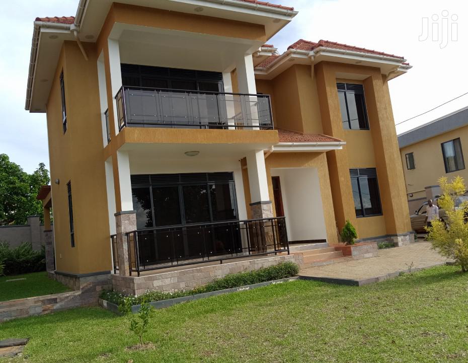 House in Bunga Close to Munyonyo on Sale