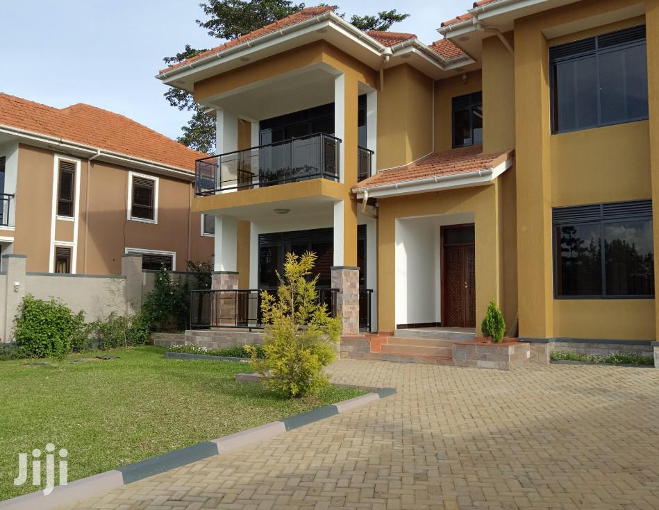 House in Bunga Close to Munyonyo on Sale