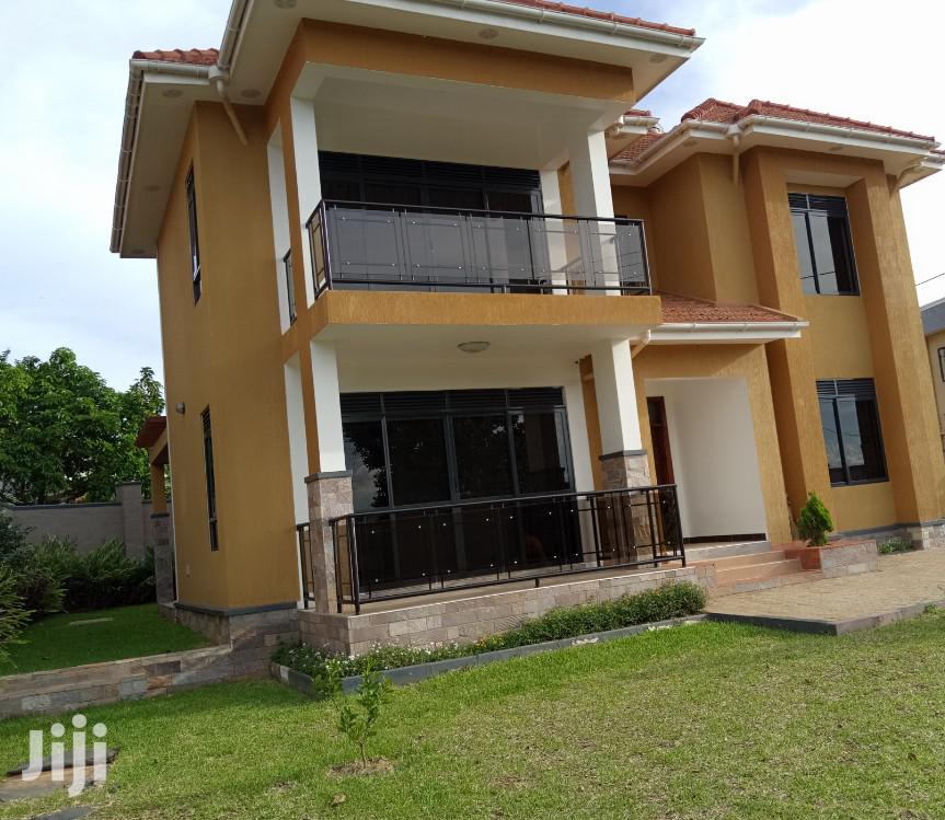 House in Bunga Close to Munyonyo on Sale