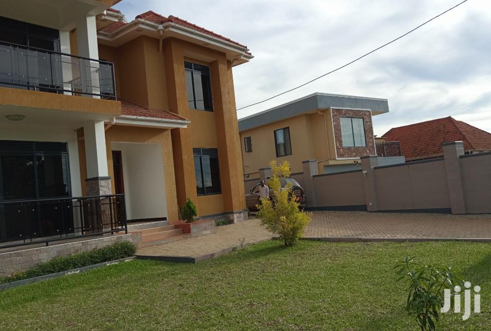House in Bunga Close to Munyonyo on Sale