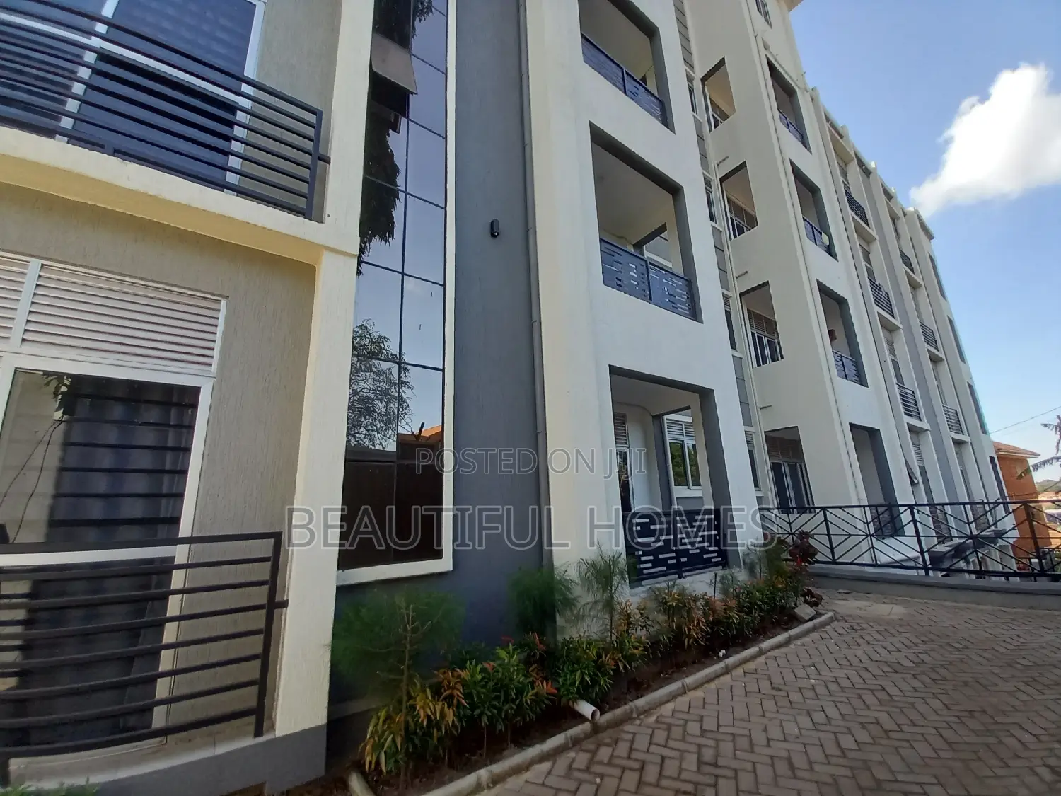Furnished 2bdrm Apartment in Kisaas, Central Division for sale