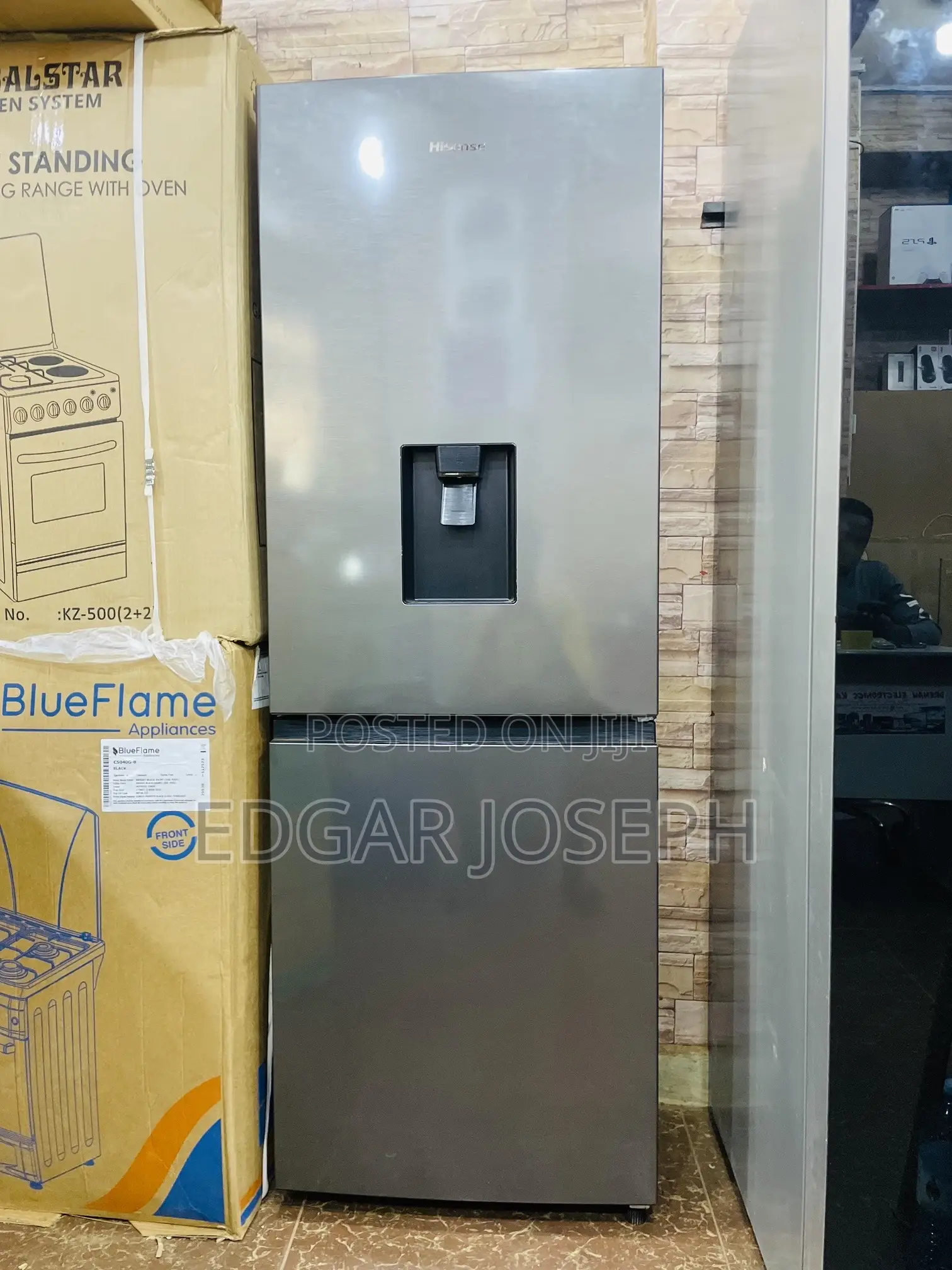 Hisense 310L Refrigerator With Bottom Freezer
