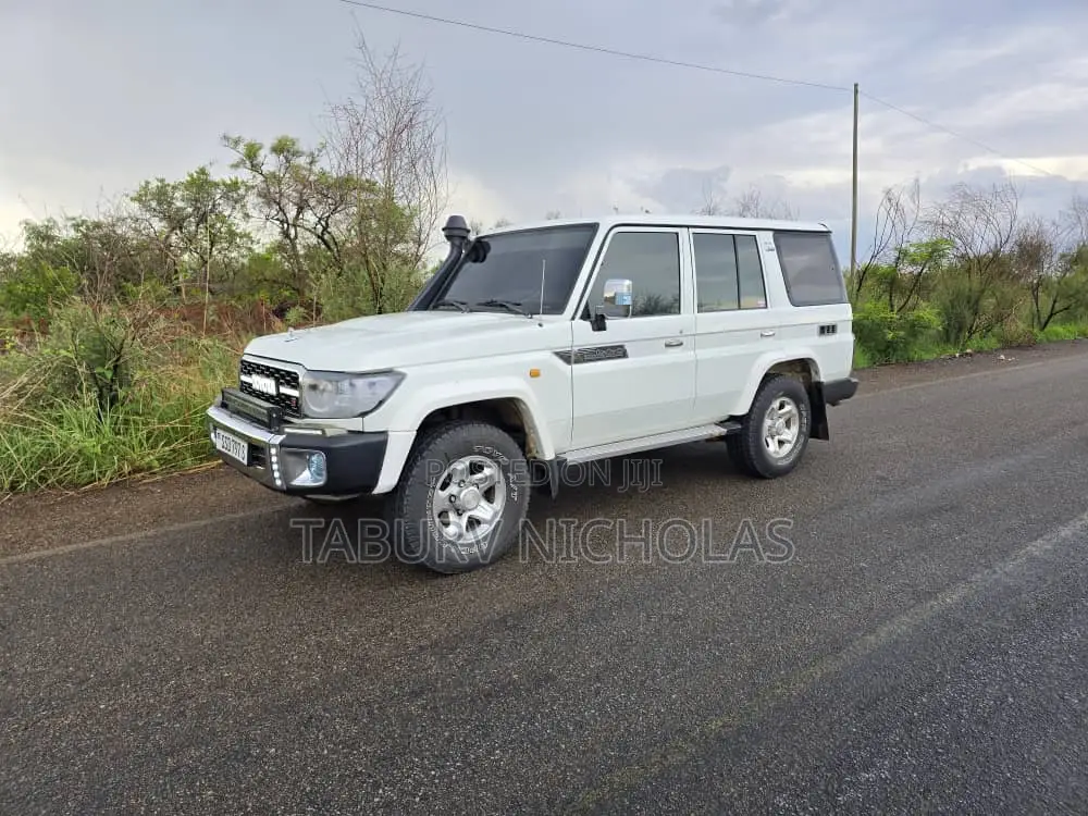 Toyota Land Cruiser 2017 White