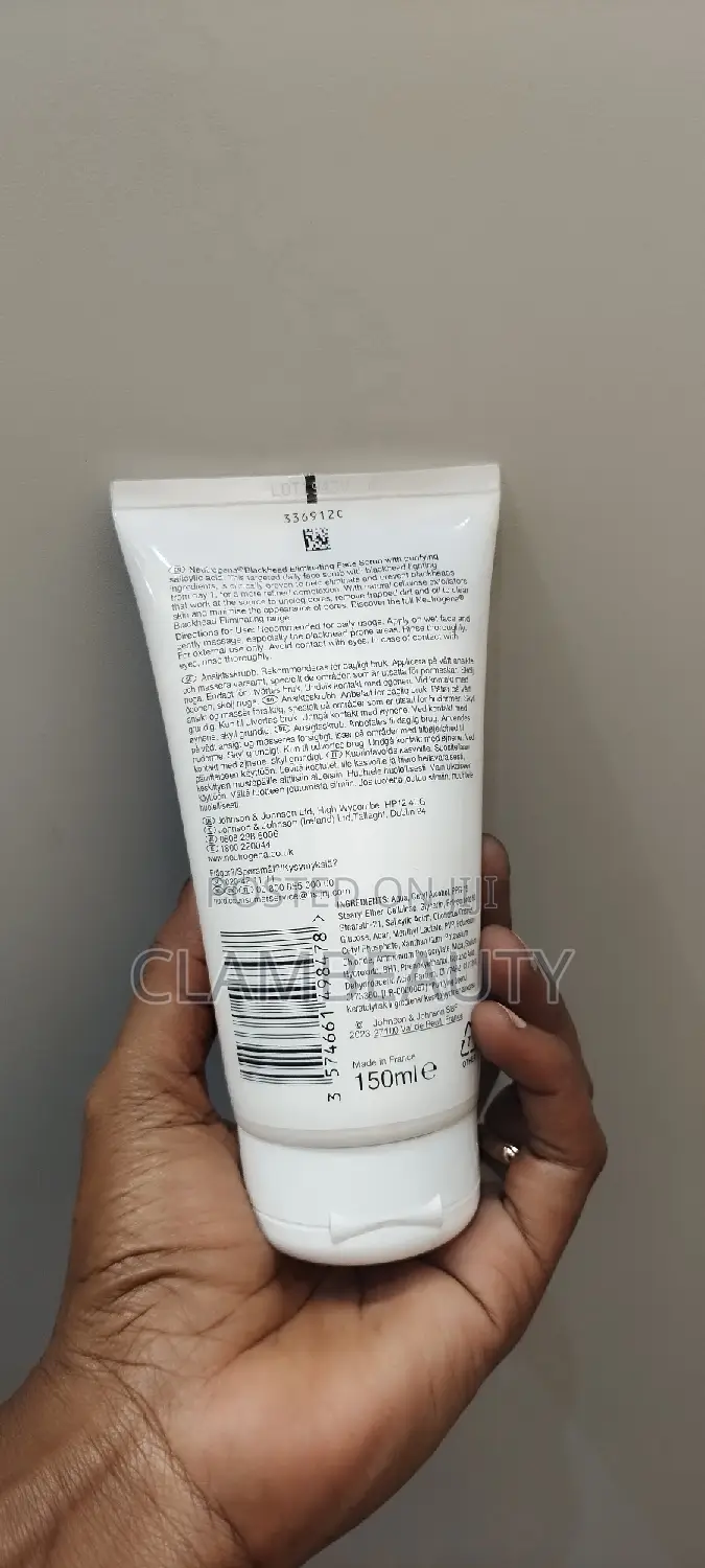 Neutrogena Black Head Eliminating Facial Scrub