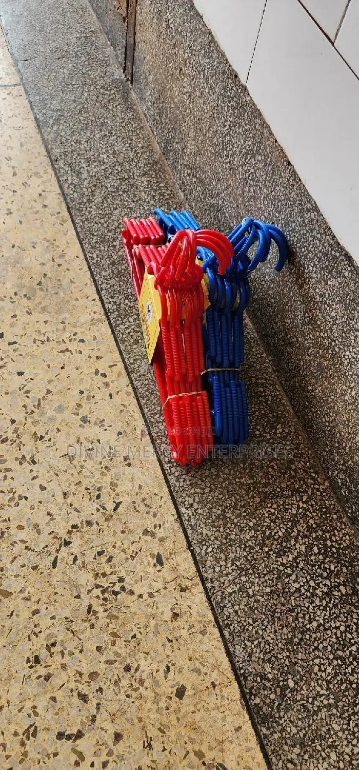 Plastic Rotating Hangers (12pcs)