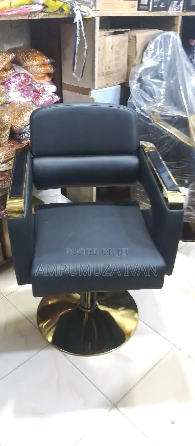 Styling Chair Gold