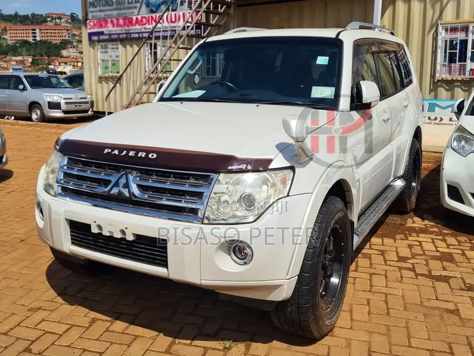 Mitsubishi Pajero 3.2 Di-Dc GLS 2009 White