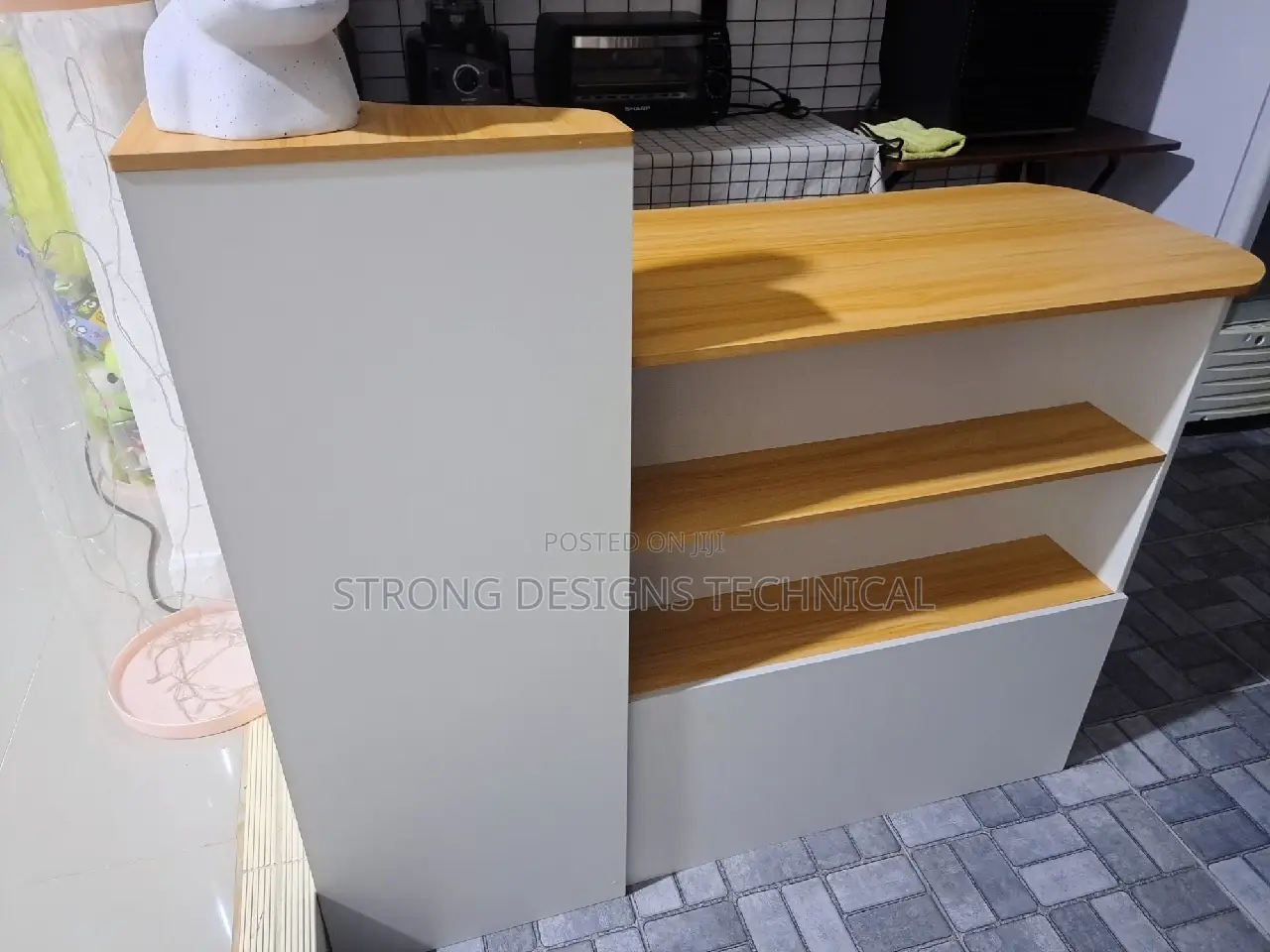 Reception Table for Salons, Pharmacy, Boutiques.