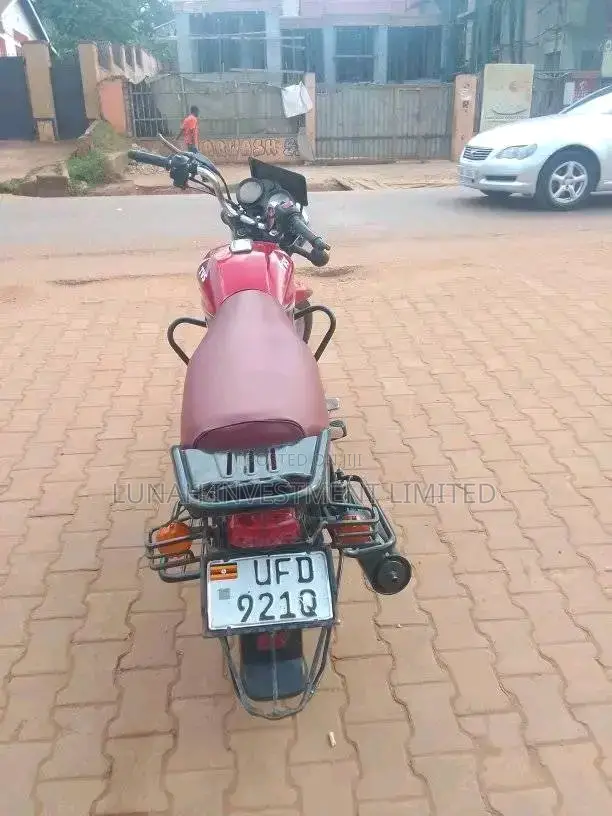 TVS HLX 125 2022 Red