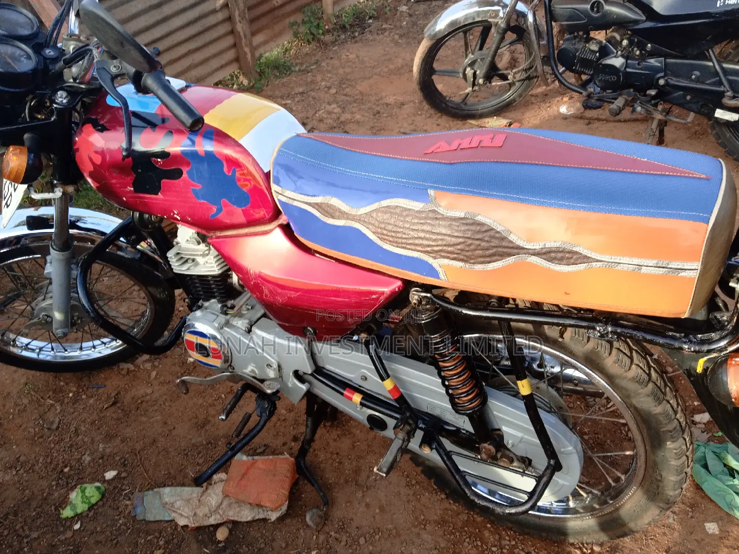 Bajaj Boxer BM100ES 2023 Red
