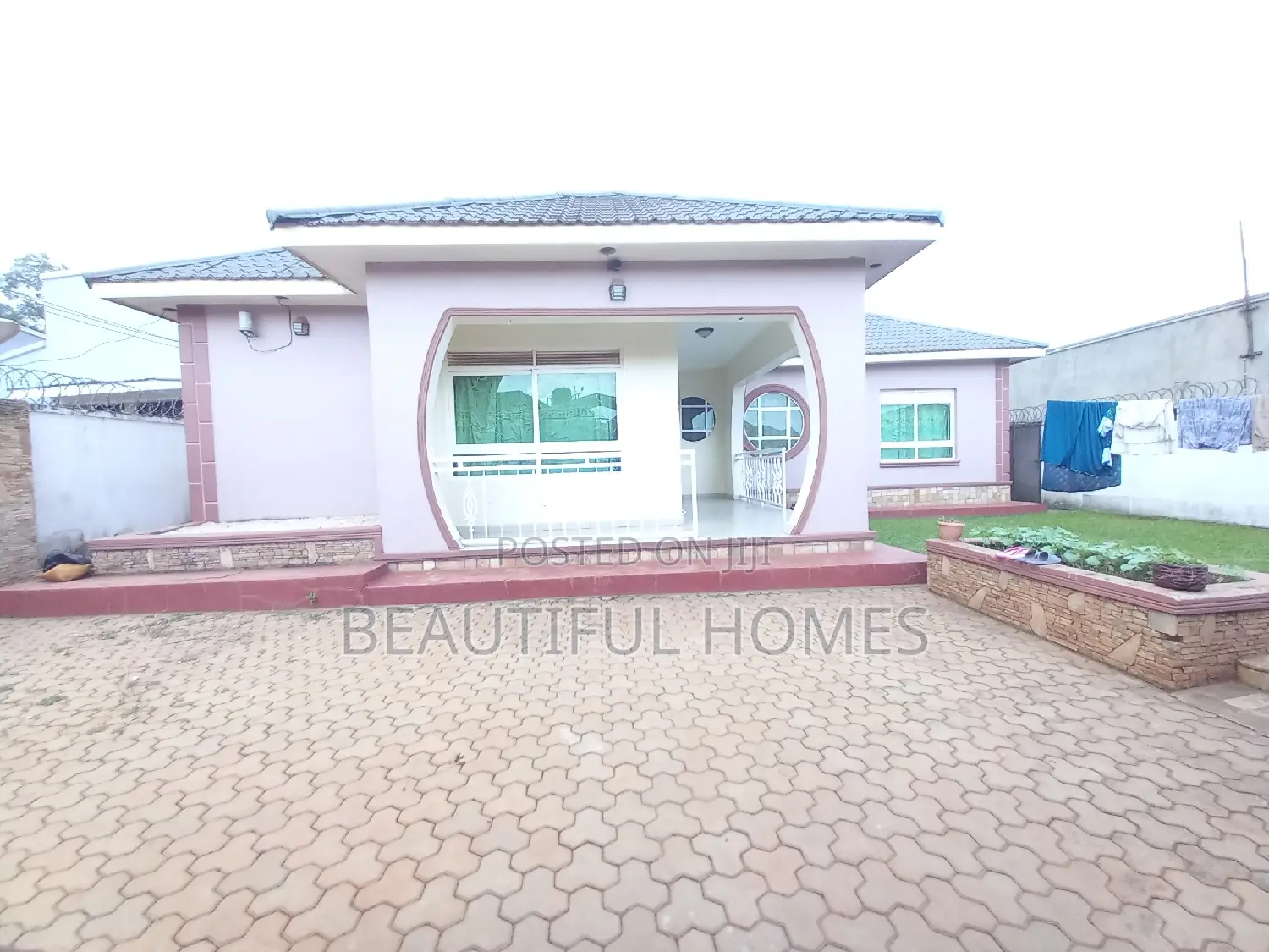 Furnished 4bdrm House in Kira for sale