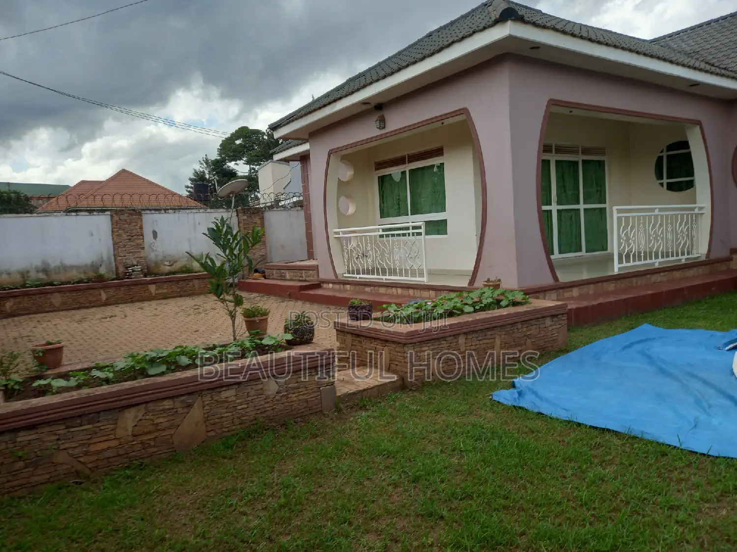 Furnished 4bdrm House in Kira for sale