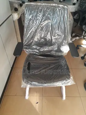 Adjustable Arms Board Room Chair