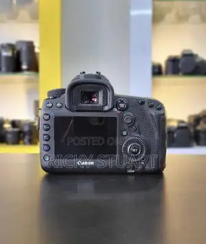 Canon 5D MRK Iv Body Only WTH Abattery Grip