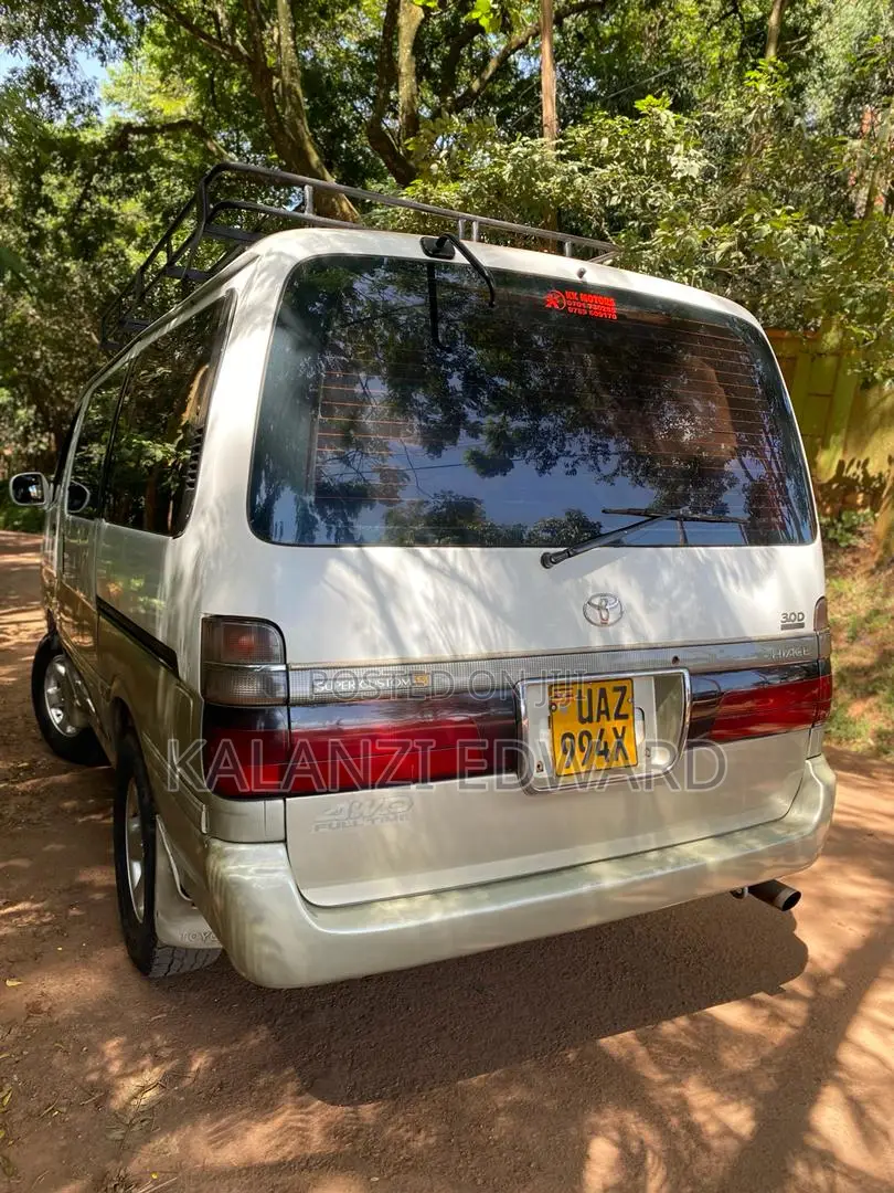 Toyota HiAce 1999 White