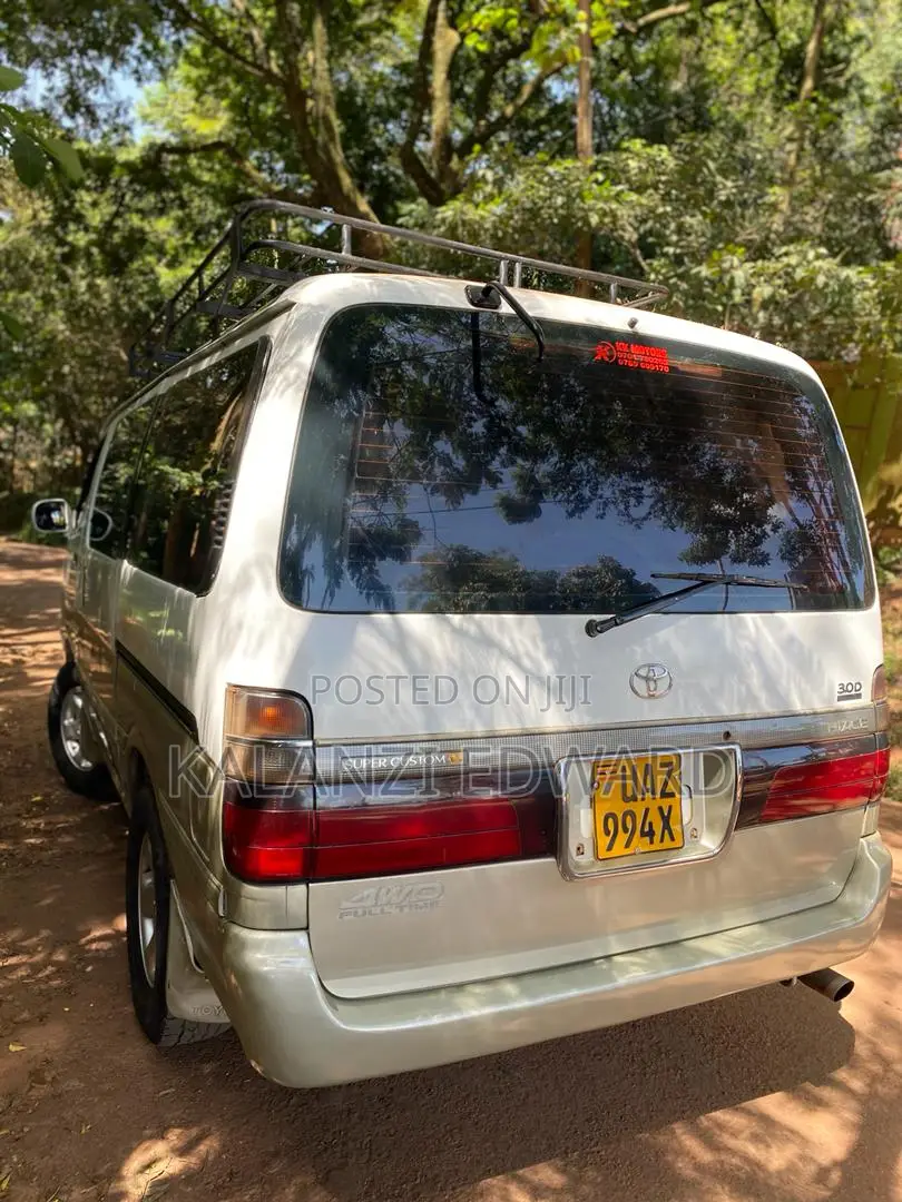 Toyota HiAce 1999 White