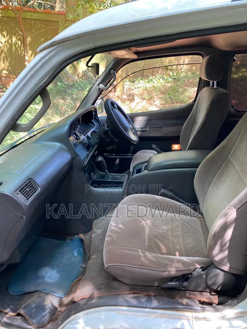 Toyota HiAce 1999 White