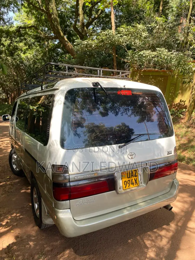 Toyota HiAce 1999 White