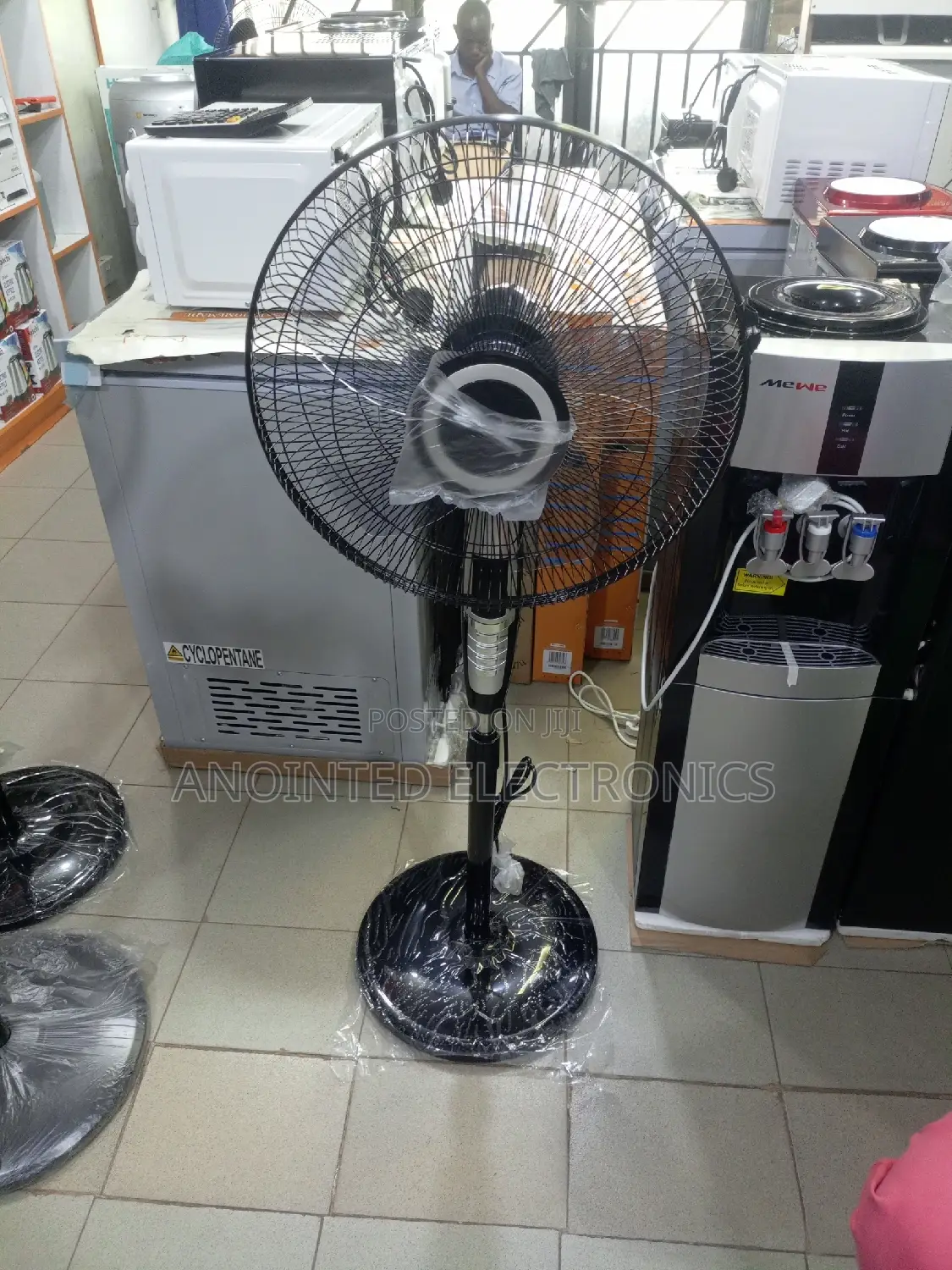 Sayona Standing Fan With a Remote