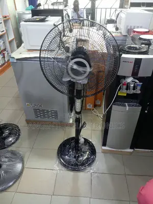 Sayona Standing Fan With a Remote