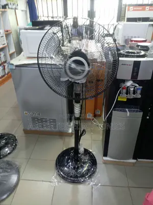 Sayona Standing Fan With a Remote