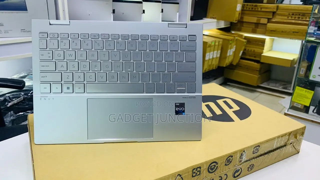 New Laptop HP Envy X360 16GB Intel Core I7 SSD 512GB