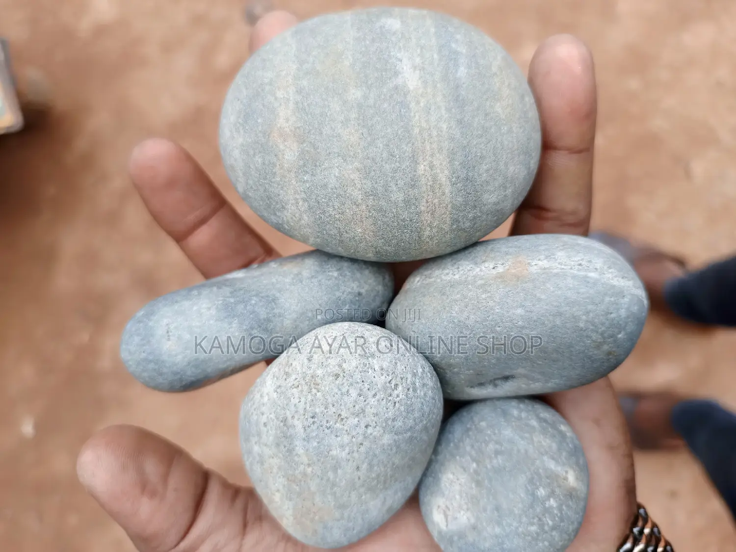 Beach White /Black Pebble Stones