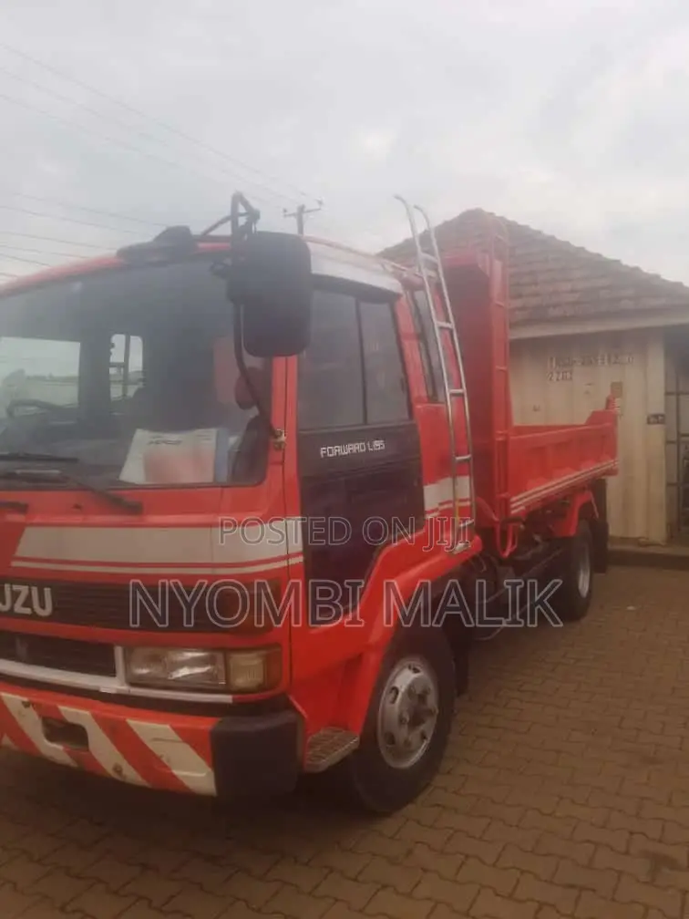 Isuzu Forward Red