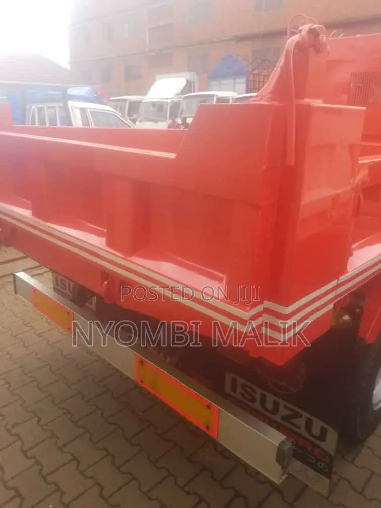 Isuzu Forward Red