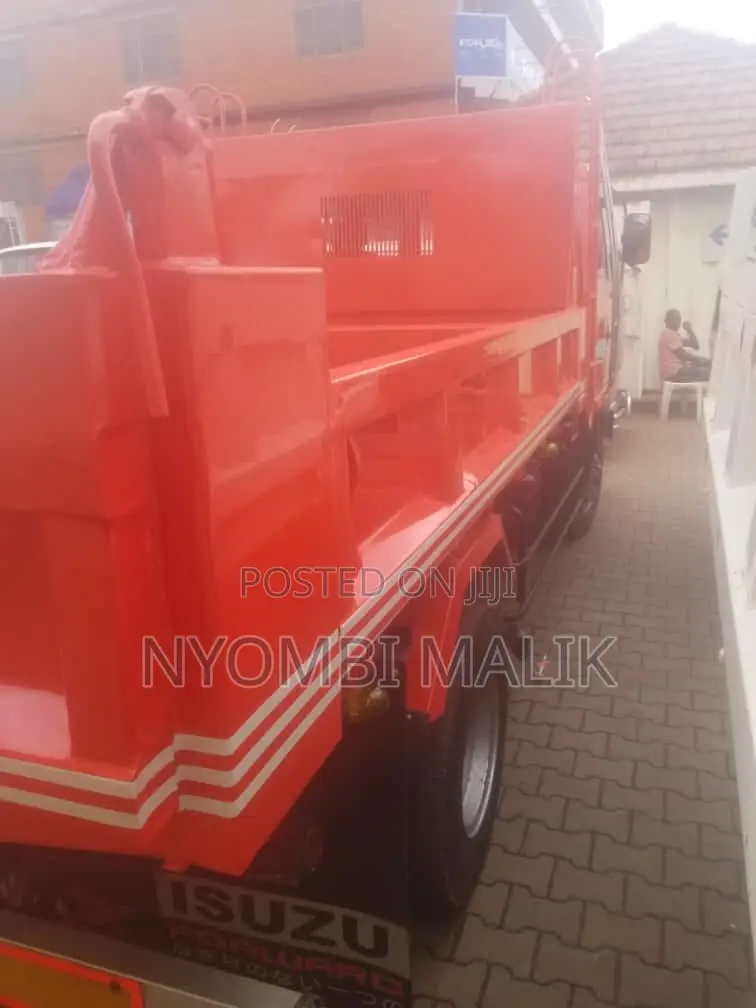 Isuzu Forward Red