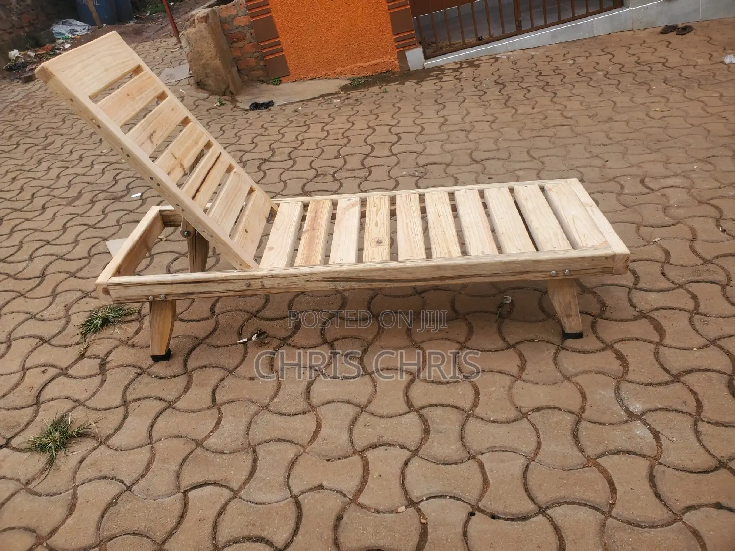 Pallet Adjustable Beach or Swiming Pool Bed