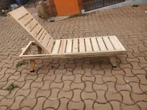 Pallet Adjustable Beach or Swiming Pool Bed