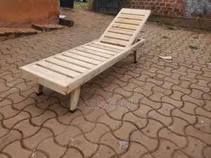 Pallet Adjustable Beach or Swiming Pool Bed