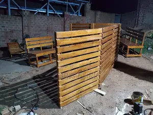 Pallet Bar or Restaurant Separater