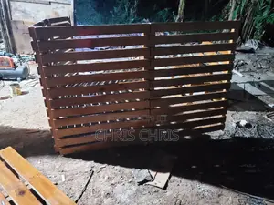 Pallet Bar or Restaurant Separater