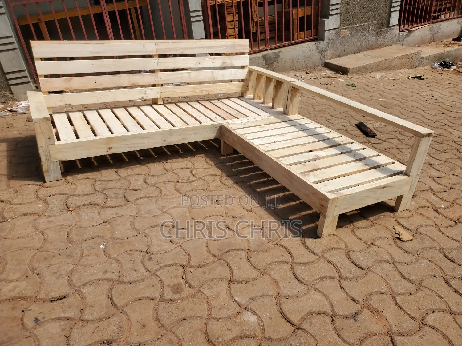 Pallet Simple L Shape Chairs With New Design