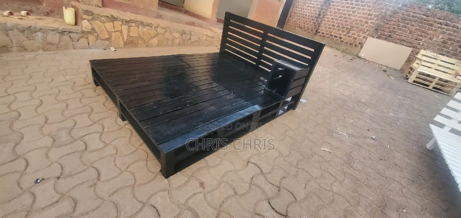 Stong Black Pallet Beds