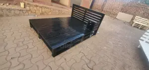 Stong Black Pallet Beds