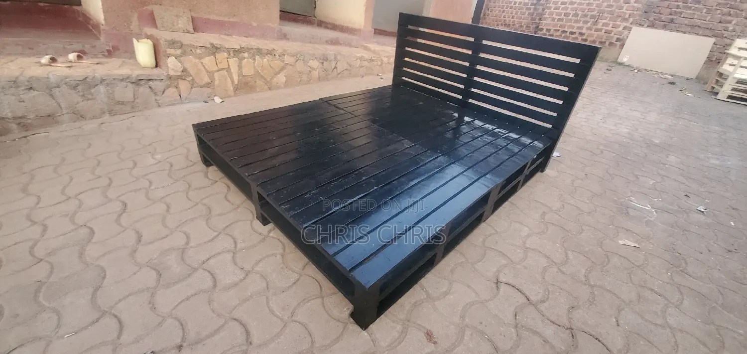 Stong Black Pallet Beds